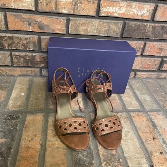 Stuart Weitzman Circular open toe sandal with kitten heels Toffee Size 9.5 - Picture 4 of 6